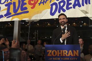 Zohran Mamdani pokonał Andrew Cuomo w demokratycznych prawyborach