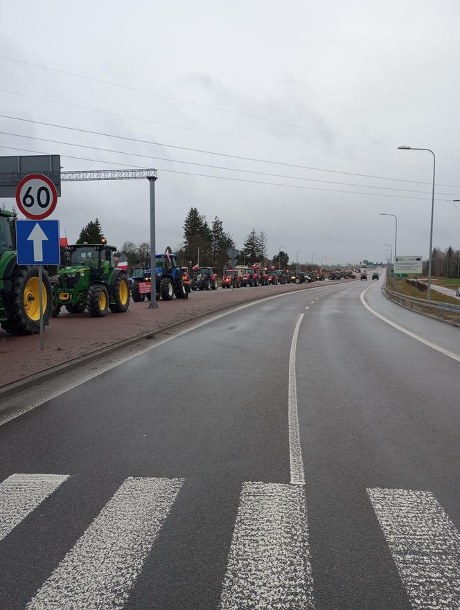 Trwa protest rolników w woj. lubelskim. Blokady są w wielu miejscach w regionie [DUŻO ZDJĘĆ]