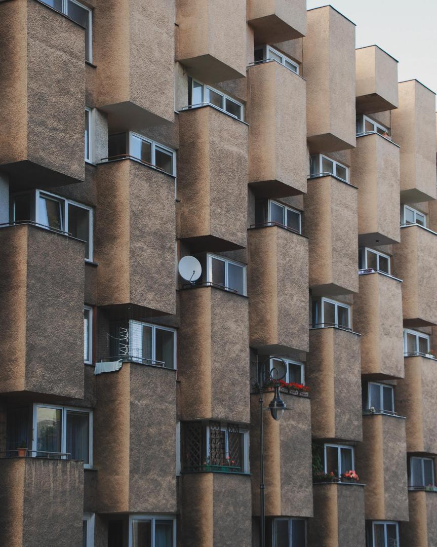 9 najpiękniejszych bloków PRL-u - zobacz zdjęcia budynków, które walczą ze stereotypem wielkiej płyty