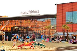 Wypoczynek w mieście? Otwiera się plaża i beach bar w Manufakturze! 