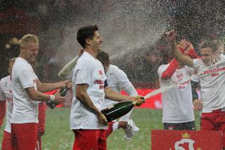 Co grozi Robertowi Lewandowskiemu za picie szampana na murawie Stadionu Narodowego?