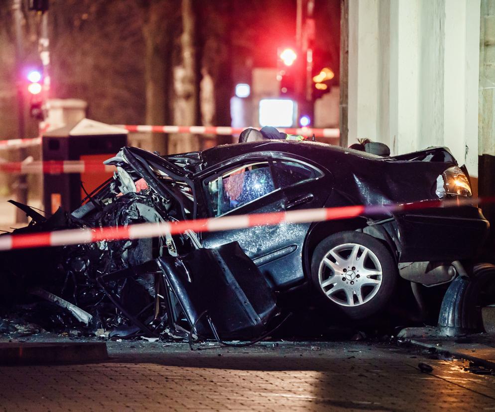 Mercedes z polskimi rejestracjami wjechał w Bramę Brandenburską! Nie żyje mężczyzna 