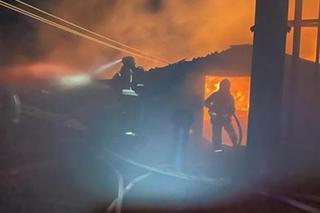 Nocny pożar domu w Radlinie. Są poszkodowani. Jak mogło do tego dojść?