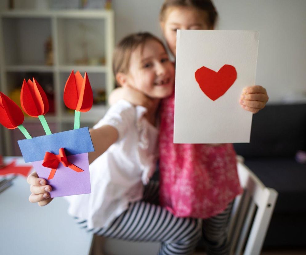 Wierszyki na Dzień Kobiet dla dzieci. Idealne do laurki dla mamy