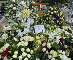 Przejmujący widok na grobie Jakuba Pracharczyka. 20-latek zginął w katastrofie awionetki