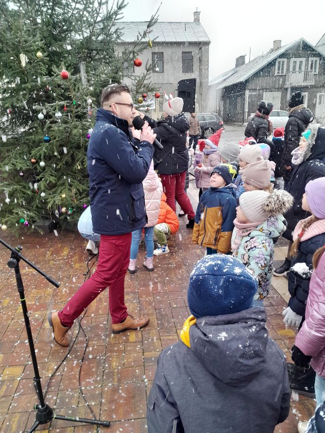 Na rynku w Mordach stanęła choinka