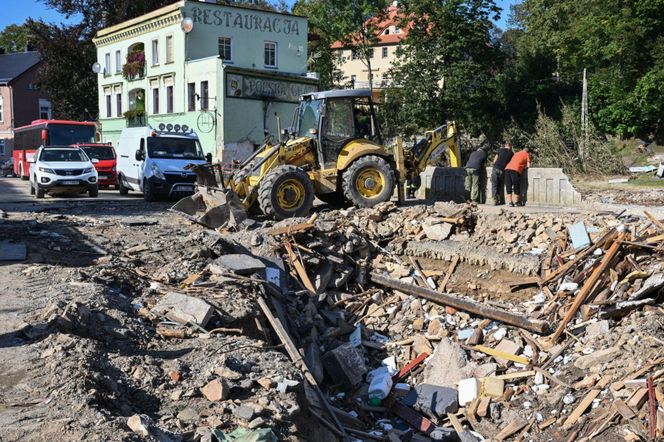 Szok, złość i płacz w Lądku-Zdroju. Miasto w niczym nie przypomina uzdrowiska [ZDJĘCIA]