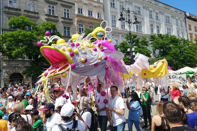 Parada Smoków odbyła się pod hasłem W 40 smoków dookoła świata