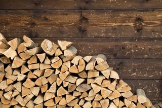 Niemcy wykupują polskie drewno. Polakom zabraknie chrustu?