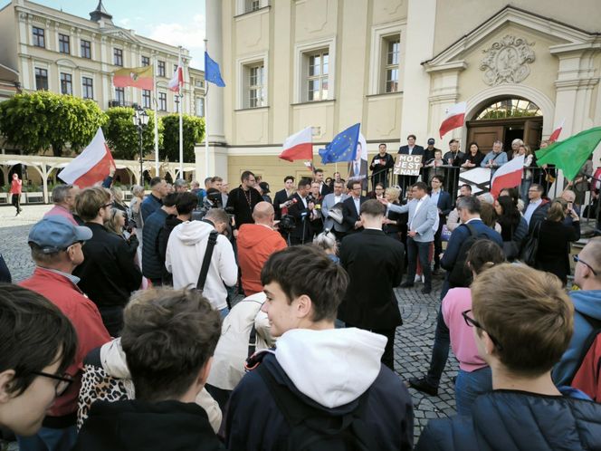 Wiec zwolenników Rafała Trzaskowskiego w Lesznie 