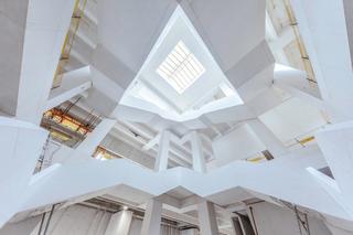 Zachwycające zdjęcia klatki schodowej powstającej w nowym Muzeum Sztuki Nowoczesnej w Warszawie 