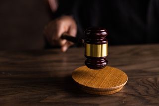 Przasnysz: Ojciec skazany za śmierć niepełnosprawnej córki! Szokujące zaniedbania doprowadziły do tragedii