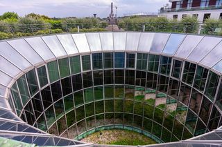Co można zbudować na dachu? Są stoki narciarskie, baseny, boiska. Architekci mogą puścić wodze wyobraźni