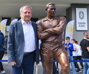 Gerard Cieślik, legenda Ruchu Chorzów ma swój pomnik. Pod Stadionem Śląskim