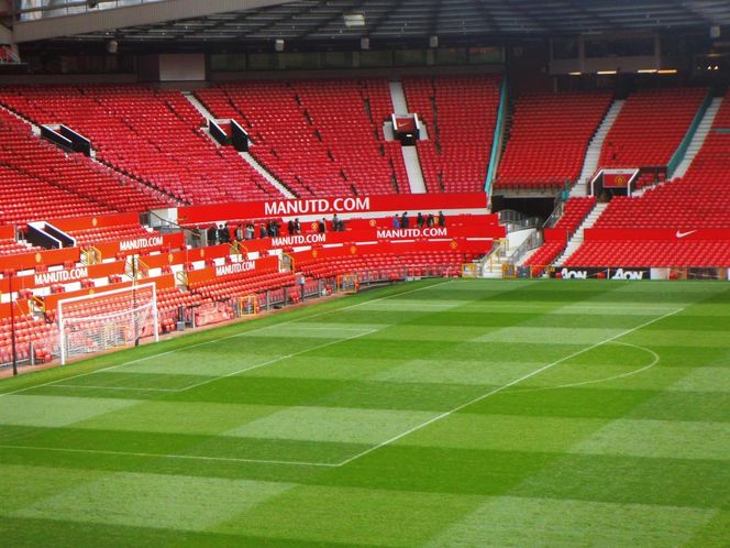 Manchester. To idealny city break dla fanów piłki nożnej. Lot z lotniska w Rzeszowie trwa poniżej 3 godzin