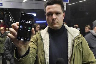 Dantejskie sceny na stacji metra Świętokrzyska. Tłum nie mieści się w korytarzach