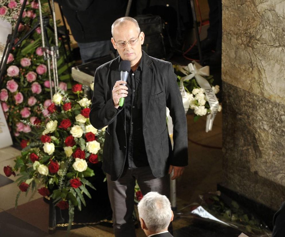 Michał Zabłocki na pogrzebie mamy, Aliny Janowskiej