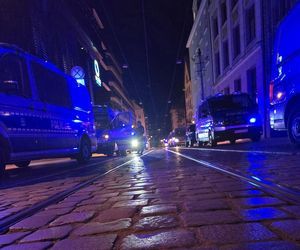 Wrocław. Burdy kibiców na Starym Rynku. Interweniowała policja [ZDJĘCIA].