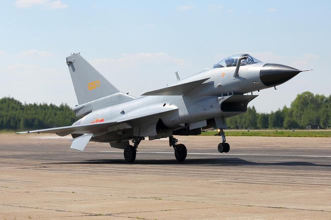 Chińskie samoloty J-10 i J-31 