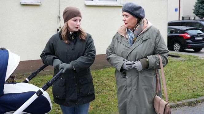 	Barwy szczęścia, odcinek 3019. Sofia (Valeri Guliaieva), Józefina Rawicz (Elżbieta Jarosik)