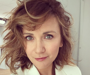 Dzieła sztuki, tropikalne rośliny i meble w stylu retro. Zaglądamy do salonu Ilony Ostrowskiej