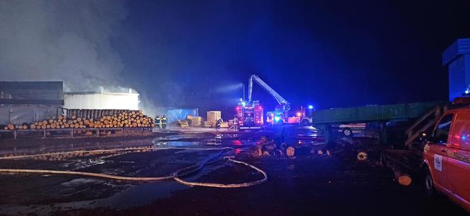 Ogromny pożar w Tucznie.  Na miejscu pracowało 31 zastępów straży pożarnej!