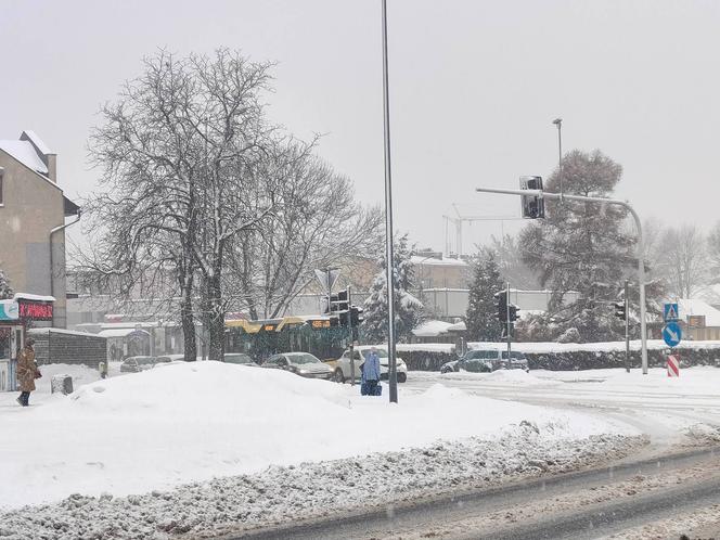 Potężny atak zimy w Małopolsce. Śnieg sypie bez przerwy