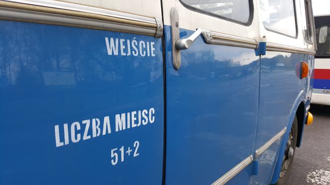 Kurs zabytkowym autobusem i rejs tramwajem wodnym