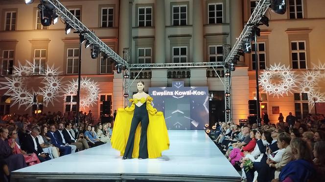 RADOM FASHION SHOW