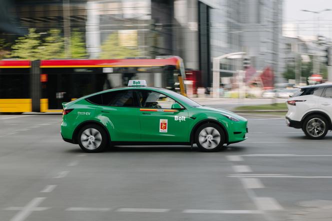 Tesle Y jako taksówki Bolt w Warszawie 