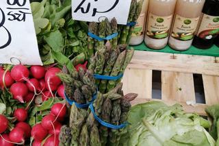 Ceny nowalijek na krakowskich targowiskach. Ile zapłacimy za młode warzywa w marcu 2024?