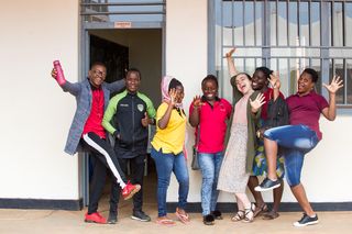 Ruszyła zbiórka kredek, pisaków i zeszytów dla dzieci z Kambodży. O wsparcie prosi bydgoska studentka