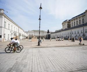 Remont Krakowskiego Przedmieścia. Dyrektor ZDM przegrał zakład! Poszło o termin zakończenia prac