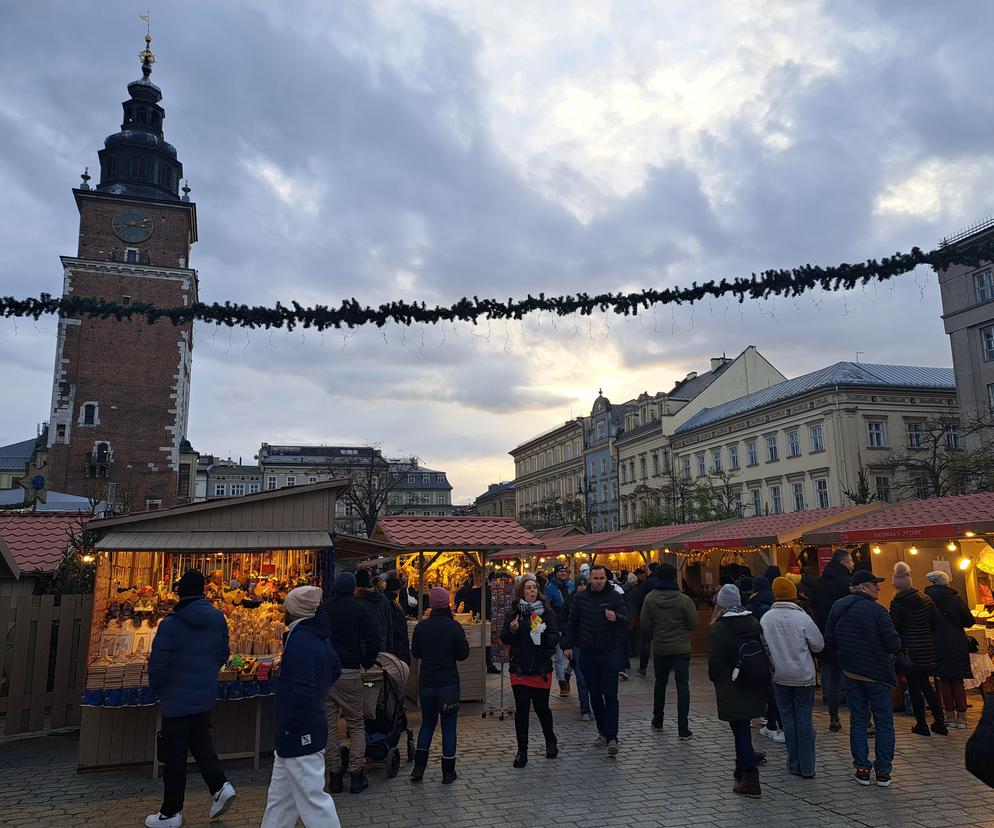 Paragony grozy na krakowskim jarmarku bożonarodzeniowym. Ceny zapiekanek zwalają z nóg [ZDJĘCIA]