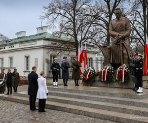 Złożenia wieńców przed pomnikami Ojców Niepodległości: Wincentego Witosa, Ignacego Jana Paderewskiego, Ignacego Daszyńskiego, Romana Dmowskiego, Wojciecha Korfantego i Marszałka Józefa Piłsudskiego.