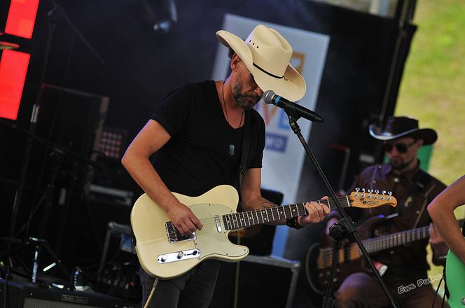 Piknik Country i Folk 2025. Tysiące fanów muzyki przyjechały do Mrągowa na kultowy festiwal