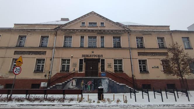 Budynek dawnej biblioteki na ulicy Chrobrego w Lesznie