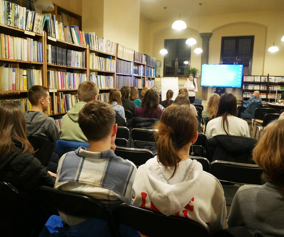 Darmowe zajęcia z powtórki lektur dla ósmoklasistów w Bibliotece 