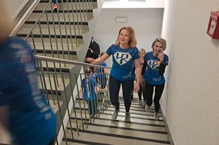 Sto razy na 13-ste piętro dla WOŚP. Niesamowita inicjatywa łódzkiego chodziarza 