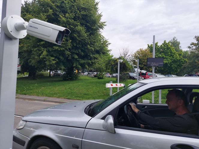 Szpital "papieski" ma nowy system parkingowy