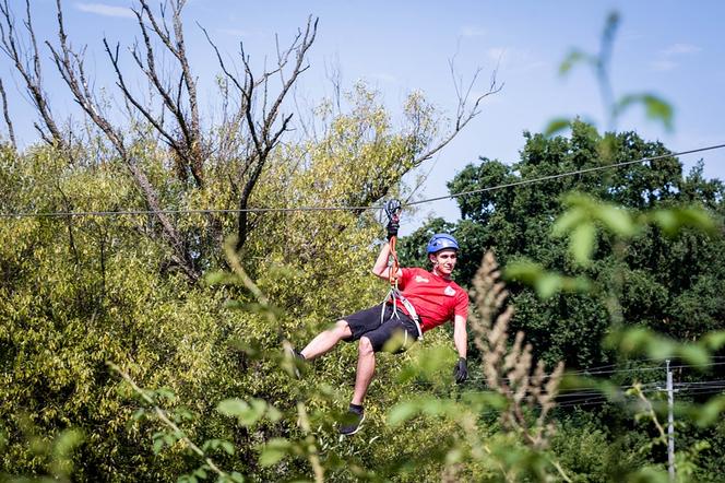 Park Dolina Wkry w Pomiechówku - spacer w koronach drzew, place zabaw, plaża
