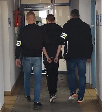 Trzech mieszkańców Iławy okradało paczkomat, okazało się, że kradli też inne rzeczy