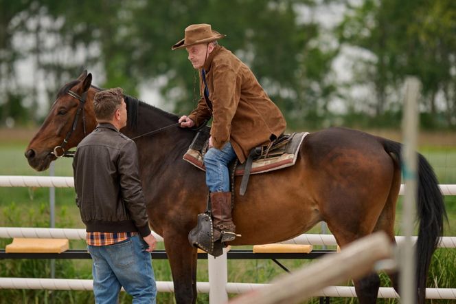 Na Wspólnej odc. 4073. Wojtek (Wojciech Błach), Juliusz (Daniel Olbrychski)