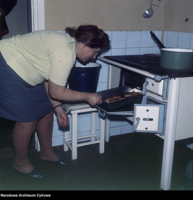 QUIZ PRL. Jajko kontra mazurek. Sprawdź, jak dobrze znasz wielkanocne menu z PRL-u?