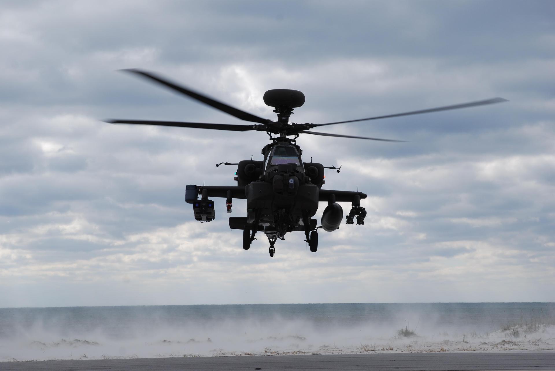 AH-64E Apache z pociskami Spike NLOS i Hellfire