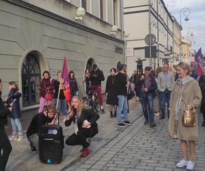 Protest kobiet Ani jednej więcej! w Kielcach (14 czerwca 2023)