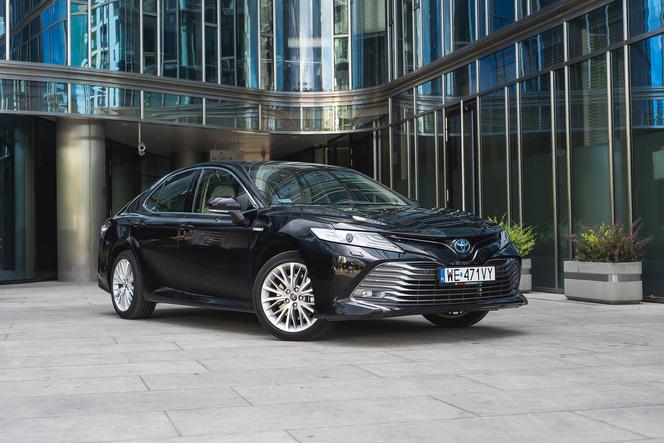 Toyota Camry 2.5 Hybrid Dynamic Force 218 KM e-CVT Executive