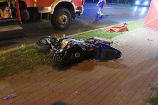 Ze wstępnych ustaleń policjantów wynika, że kierujący samochodem typu BUS nie ustąpił pierwszeństwa przejazdu kierującemu motocyklem Suzuki. Motocyklista poniósł śmieć na miejscu.