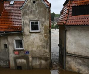 Dramat mieszkańców. Na ewakuację czekają na dachach