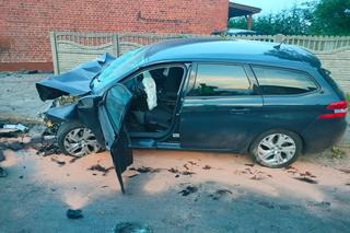 Śmiertelny wypadek pod Krotoszynem. Peugeot 31-latki i 80-latki stanął w płomieniach [ZDJĘCIA].